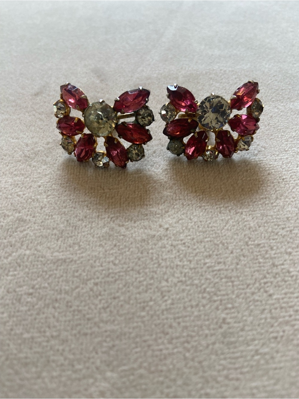 Source Unknown Fuchsia and Clear Crystal Floral Cluster Stud Earrings
